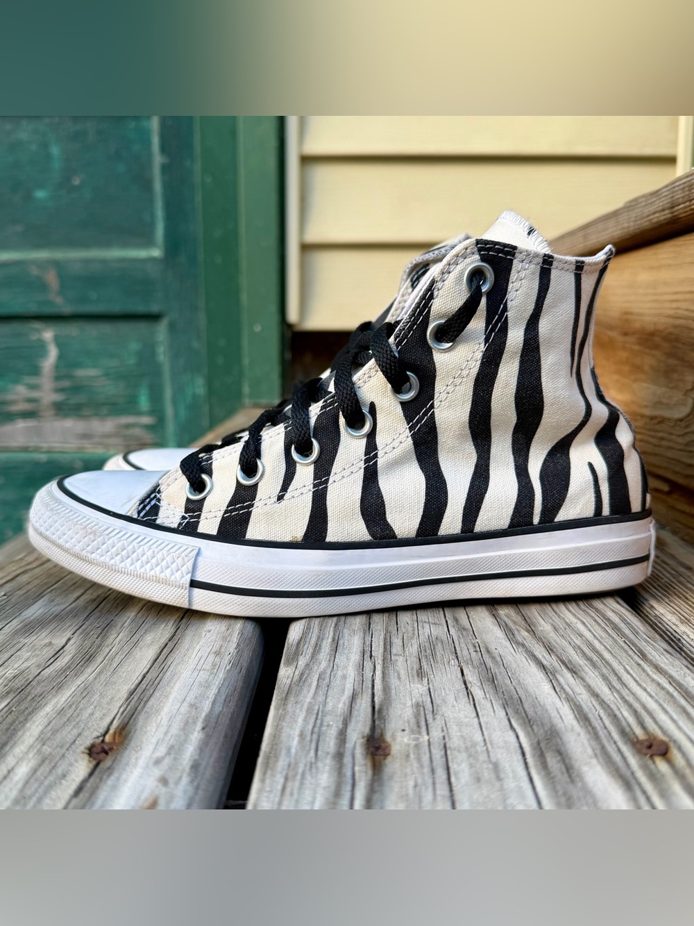 Converse Chuck Taylor High Top Sneakers - Women’s Size 7.5